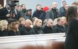 Simonu Krainovou i jejího manžela na pohřbu Františky Čížkové přemohly emoce.