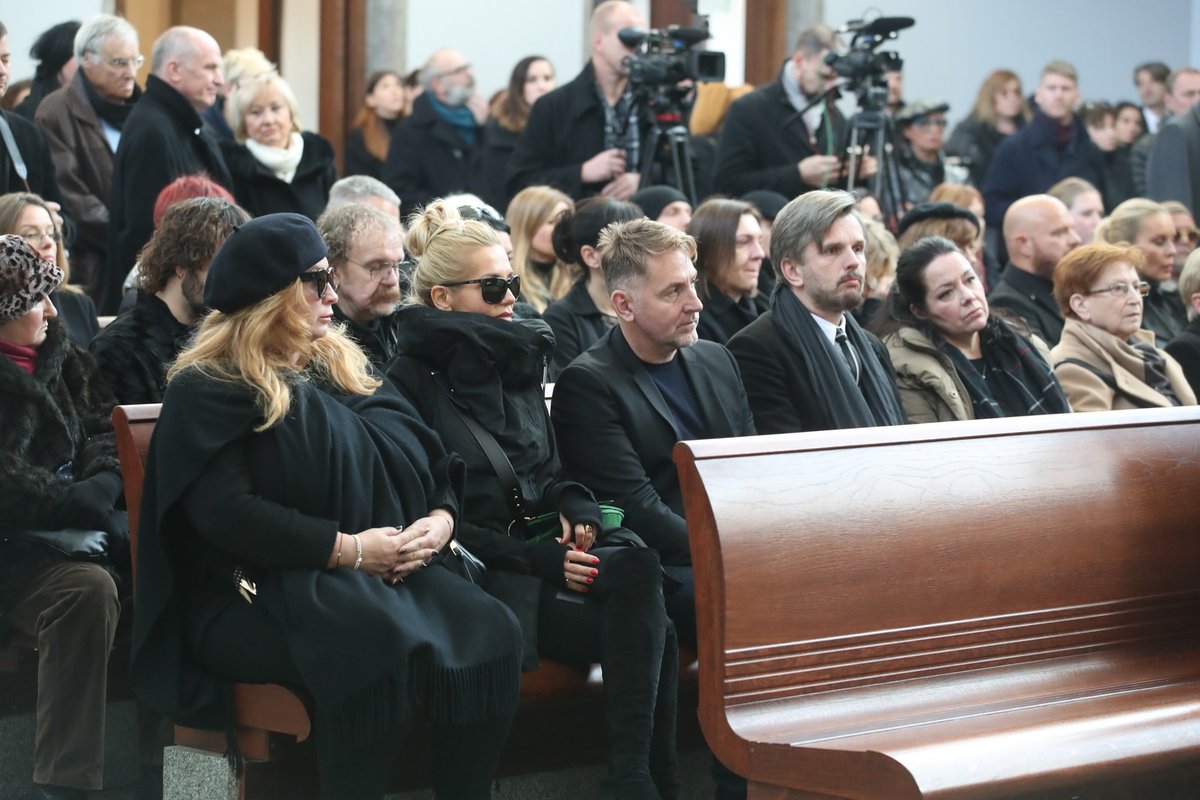 Dara Rolins a Rola Brzobohatá na pohřbu Františky Čížkové.