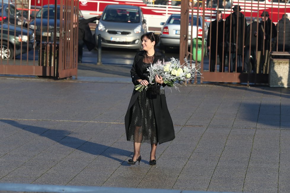 Barbora Kodetová na pohřbu Františky Čížkové.