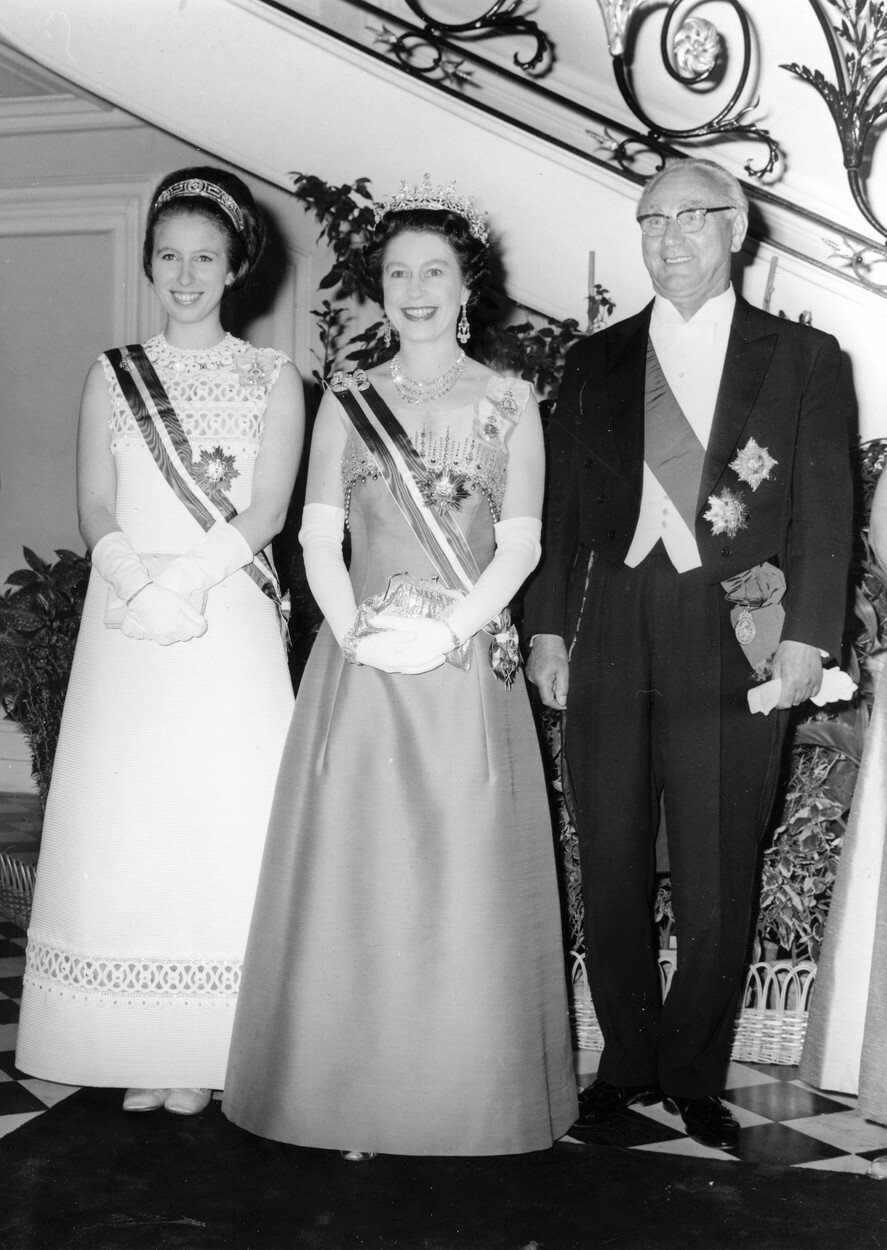 Královna Alžběta II., princezna Anne a rakouský spolkový prezident Franz Jonas.
