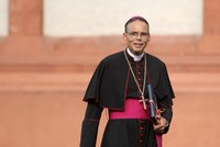 Vykutálený biskup: Předraženou přestavbu zaplatil z nadace pro chudé!