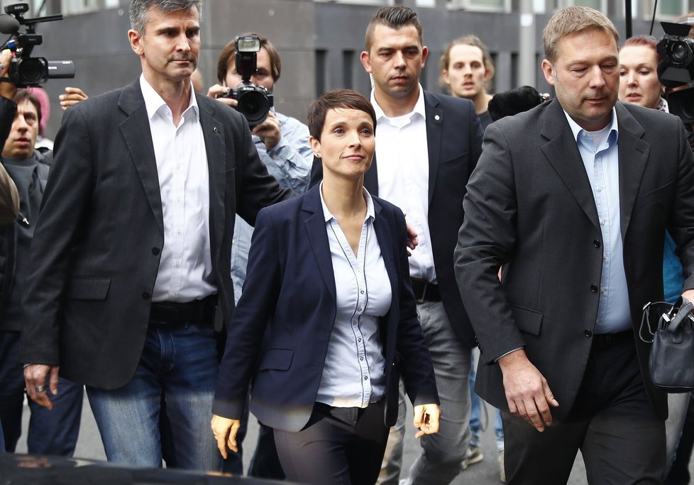 Šéfka AfD Frauke Petryová nechce být součástí frakce strany v parlamentu