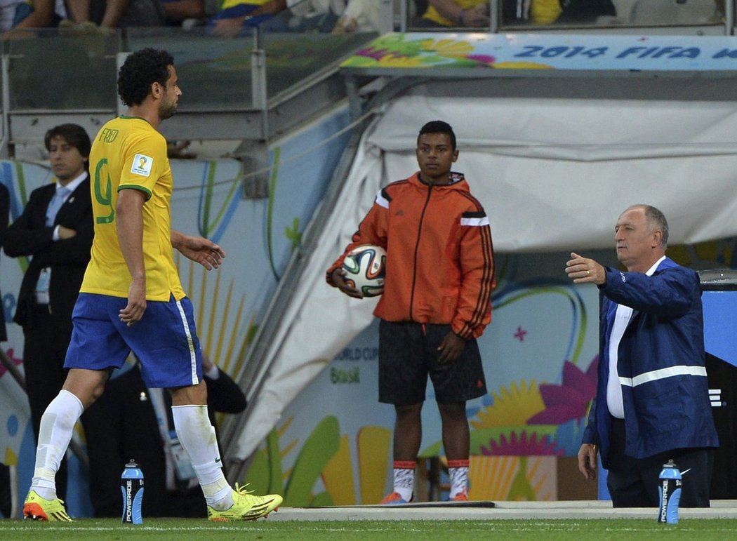 Brazilci pískali na Freda. V první půli hrál jen u středového puntíku