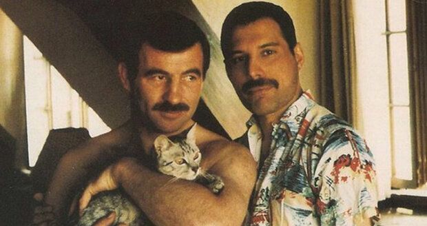 Jeho posledním životním partnerem se stal kadeřník Jim Hutton. Dvojice se sice znala déle, ale chodit spolu začali v roce 1985. Hutton nebažil po penězích ani slávě. Zůstal u zpěváka jako ošetřovatel a věrný druh v těch nejtemnějších dnech, kdy Freddie v bolestech dožíval ve vile Garden Lodge. Jim Hutton byl rovněž HIV pozitivní, ale zemřel až v roce 2010 na rakovinu plic.