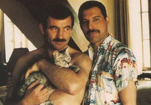 Opravdovým romantickým gestem je, že s Freddiem Jim Hutton zůstal i po diagnóze závažného onemocnění na jaře 1987