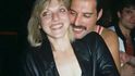 Freddie Mercury se svojí životní láskou Mary Austinovou.