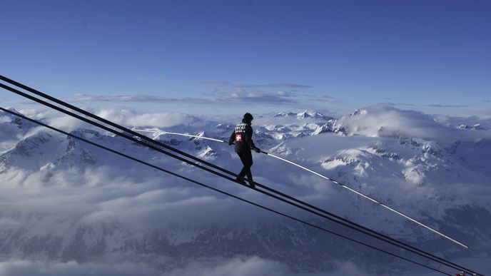 Další známou „procházku“ uskutečnil Freddy Nock také v roce 2011 nedaleko Svatého Mořice ve Švýcarsku se prošel ve výšce 3000 metrů nad mořem