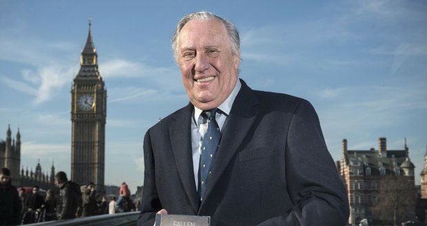 Spisovatel Frederick Forsyth.