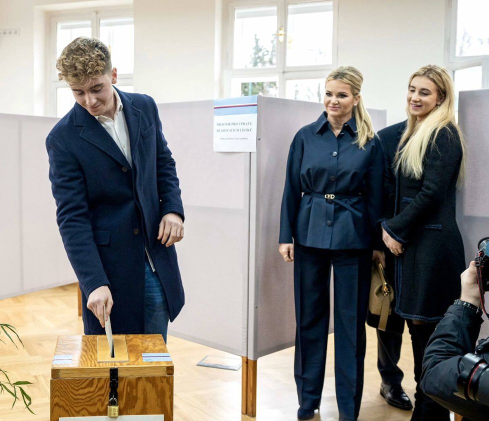 Frederik (18) a Vivien (22) Babišovi odvolili v prvním kole prezidentských voleb (13. 1. 2023).