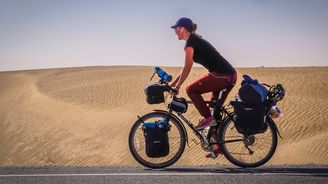 Samotářská cyklistka Fredrika Ek: 51 tisíc kilometrů na kole přes dva kontinenty