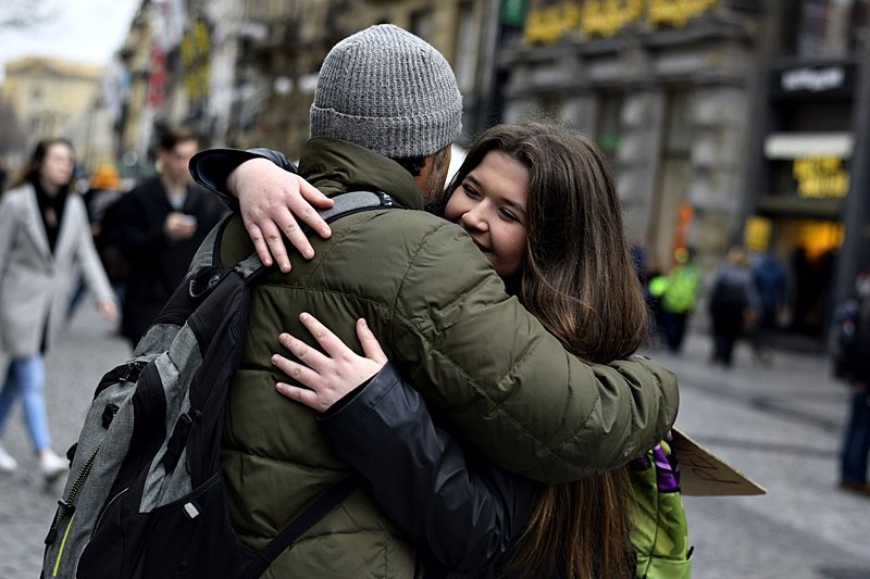 Pražané se objímali na Václaváku s turisty