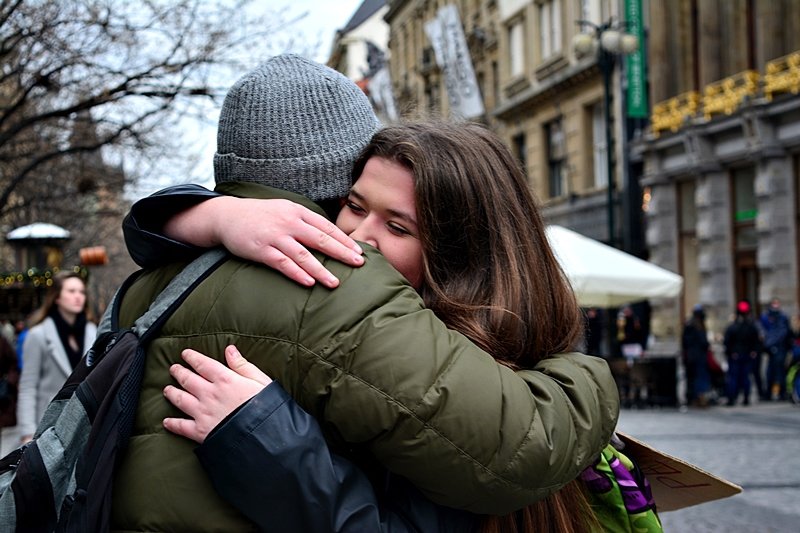 Pražané se objímali na Václaváku s turisty