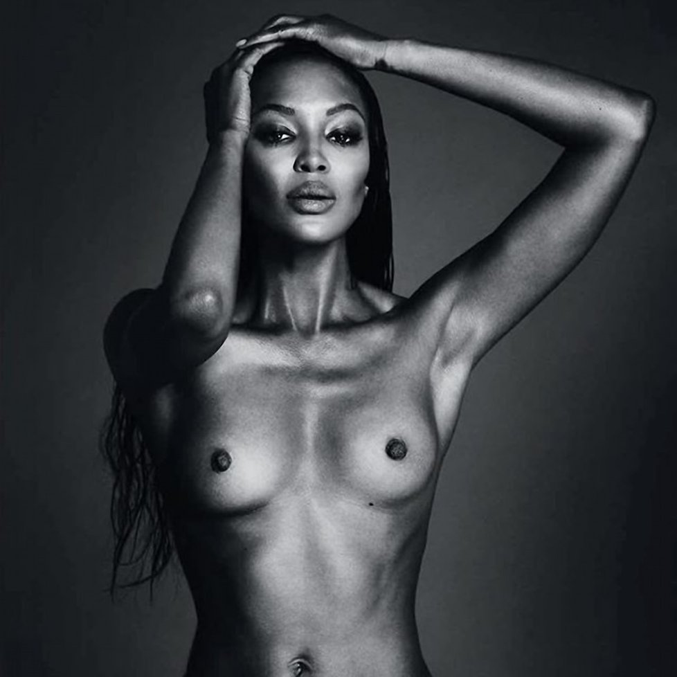 Naomi Campbell podpořila svou nahotou kampaň Free the nipple.