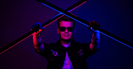DJ Roxtar má na Evropě 2 novou show. Posluchače naladí na sobotní party
