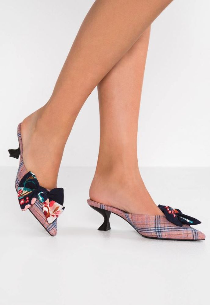 Jeffrey Campbell, 3560 Kč, prodává Zalando.cz Jeffrey Campbell, 3560 Kč, prodává Zalando.cz