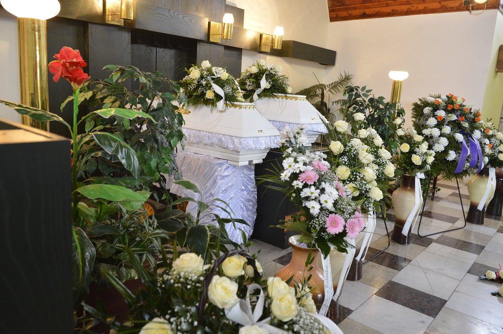 Pohřeb Adélky (†2) a Radimka (†5)