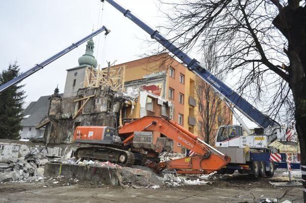 Panelový dům musel být po výbuchu stržen