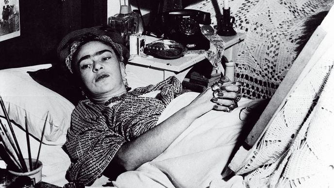 Několik posledních let malovala těžce nemocná Frida Kahlo převážně vleže