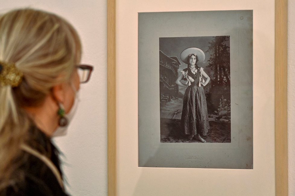 Galerie hlavního města Prahy otevřela 14. října 2021 v Domě U Kamenného zvonu výstavu Frida Kahlo - Fotografie.