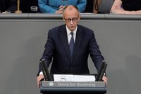 Nevidím náznaky brzkého konce války, přiznal německý kancléř. Věří v sílu papeže Lva XIV.