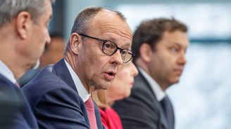 Merzova strana zažila historický debakl, přesto jeho křeslo kancléře zatím nikdo neohrožuje Merzova strana zažila historický debakl, přesto jeho křeslo kancléře zatím nikdo neohrožuje