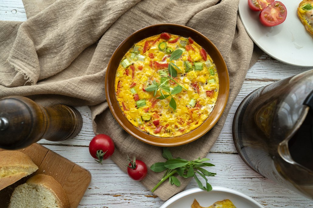 Bohatou omeletu zvanou frittata milují nejen Italové.