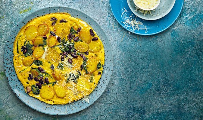 Bramborová frittata se špenátem a fazolemi Bramborová frittata se špenátem a fazolemi