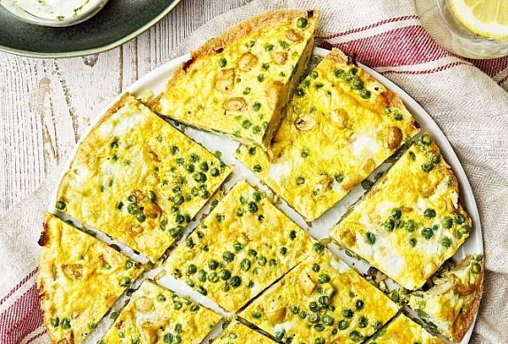 Frittata se zbylou vařenou rýží a hráškem