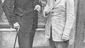 Fritz Haarmann (vpravo) se maso svých obětí snažil prodávat na trhu