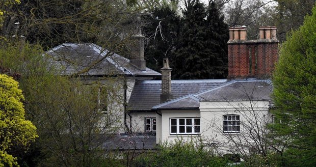 Sídlo Harryho a Meghan ve Frogmore Cottage, kde probíhá nákladná rekonstrukce
