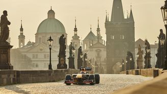 Jak se natáčela Formule 1 v Praze: Shánění povolení, modlení se za počasí i desítky hodin záběrů „k ničemu”