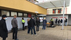 Šílené fronty na registru vozidel v Brně: Hodiny čekání a stejně se nedostanete na řadu 