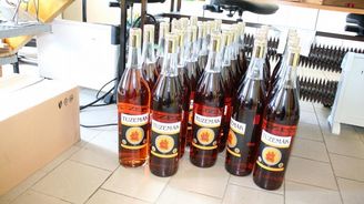 Legendární česká likérka se propadla do hlubší ztráty. Zachraňují ji domácí zákazníci Legendární česká likérka se propadla do hlubší ztráty. Zachraňují ji domácí zákazníci
