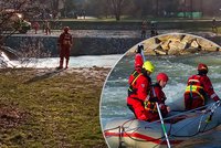 Tři mladíci se topili v Ostravici: Jeden (†21) zemřel na místě, druhý (†24) v sanitce. Tělo třetího (†21) našli v sobotu dopoledne!