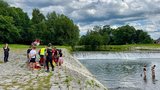 Poplach na řece Ostravici: U splavu se topily dvě malé holčičky!