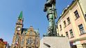Na frýdlantském náměstí dohlíží na blaho místních Albrecht z Valdštejna