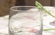Neumyté skleničky vyvolají doslova bouři ve sklenici vody!