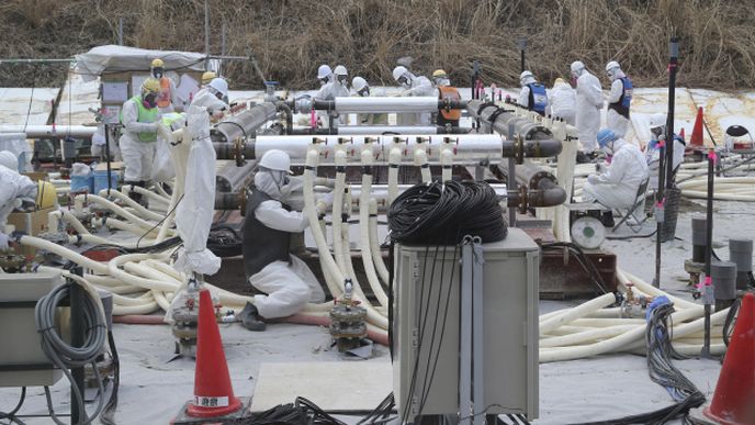 Fukušima jedna - práce na odstranění následků