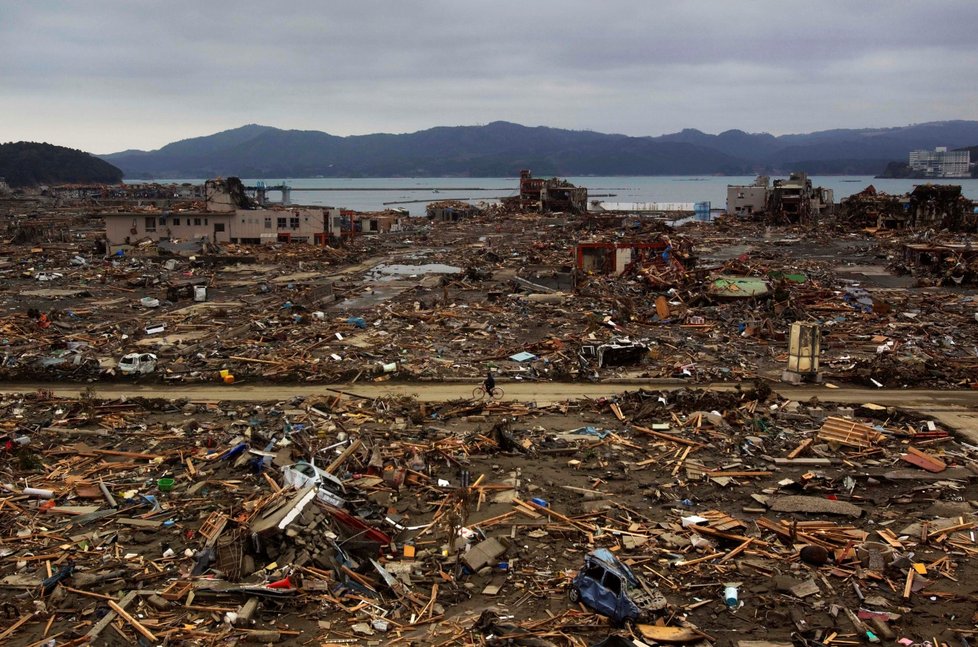 Následky zemětřesení, tsunami a následné jaderné havárie v japonské Fukušimě (15. 3. 2011)