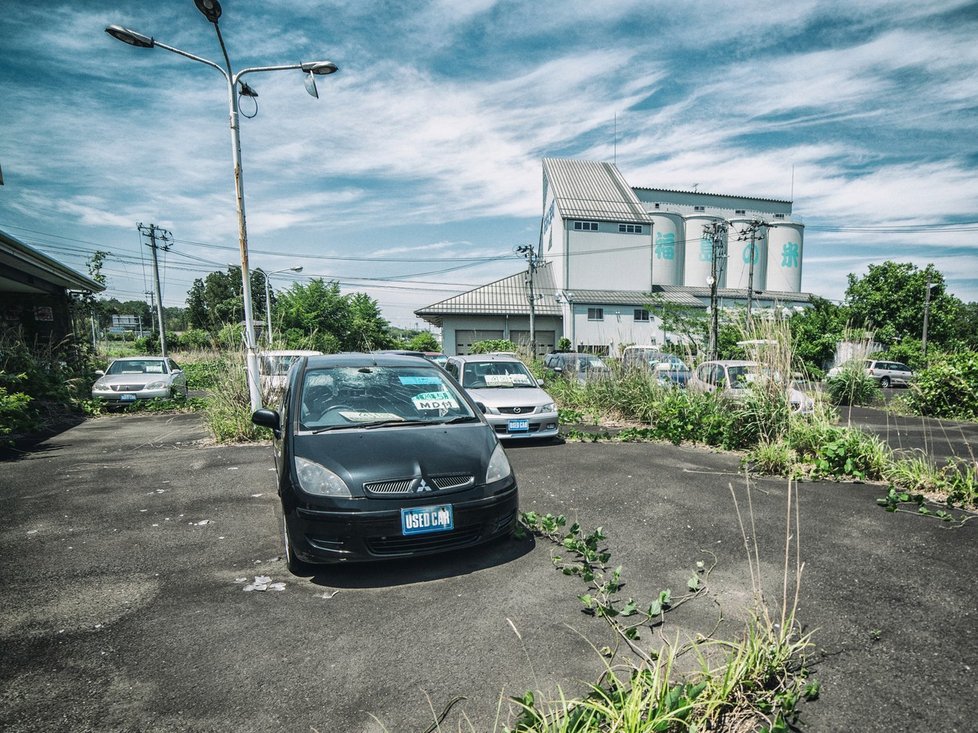 Okolí jaderné elektrárny Fukušima připomíná město duchů.