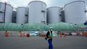 Kontejnery na vodu ve Fukušimě