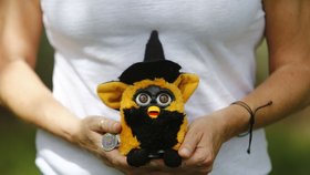 Chci ovládnout svět, hrozí plyšák Furby! Svěřil se chatovacímu robotovi