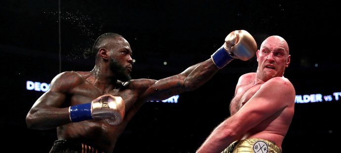 Boxerský šampion Tyson Fury v zápase o titul mistra světa v těžké váze proti Deontay Wilderovi