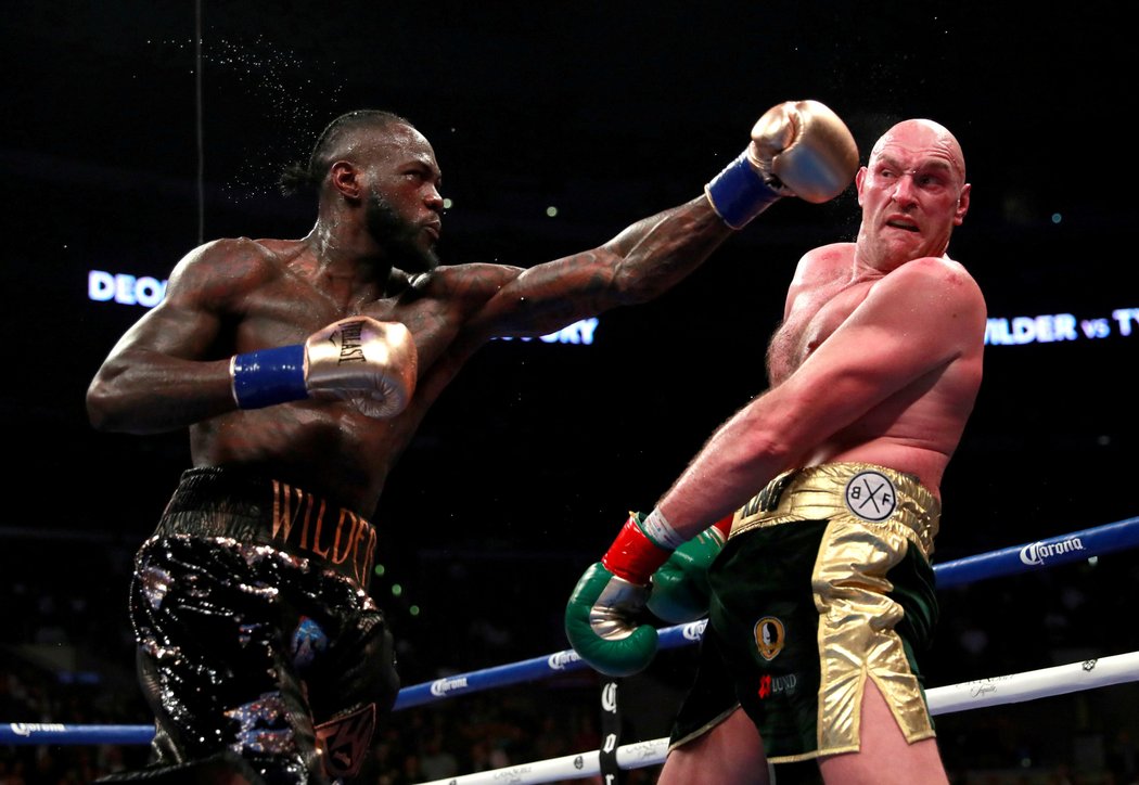 Boxerský šampion Tyson Fury v zápase o titul mistra světa v těžké váze proti Deontay Wilderovi