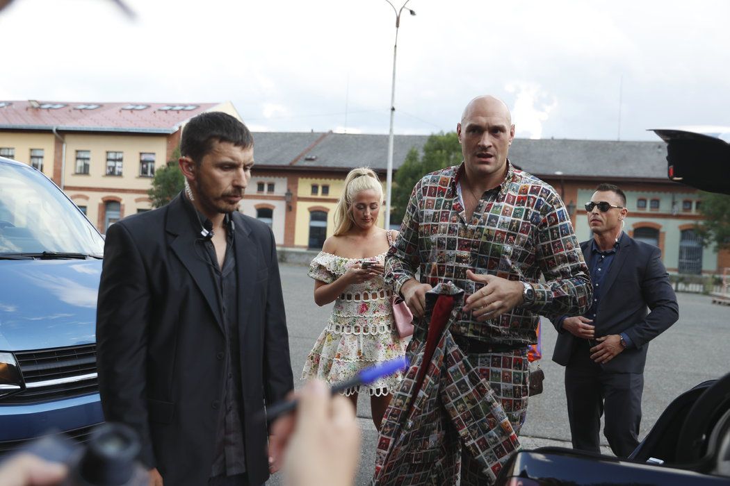 Hvězda světového boxu Tyson Fury dorazil převyprávět svůj poutavý životní příběh do Prahy