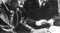 Albert Einstein a Robert Oppenheimer Albert Einstein a Robert Oppenheimer