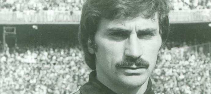 Zemřel legendární španělský brankář Miguel Ángel González