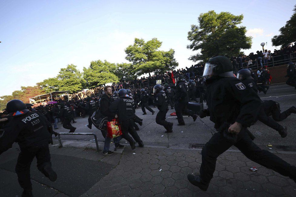 Akce Vítejte v pekle: Protesty při startu summitu G20 v německém Hamburku