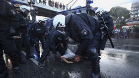 Protesty v Hamburku: Kvůli summitu G20 došlo na potyčky s policií