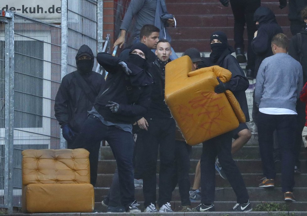Protesty v Hamburku: Kvůli summitu G20 došlo na potyčky s policií.